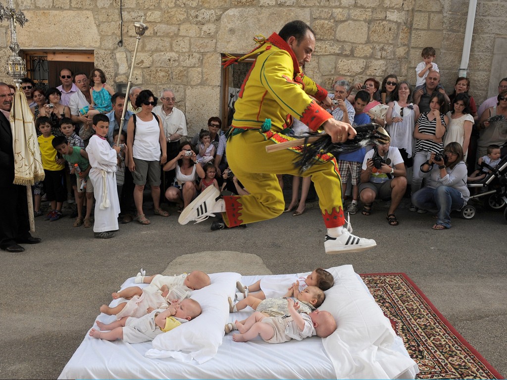 El-Colacho-Festival-Spain-004
