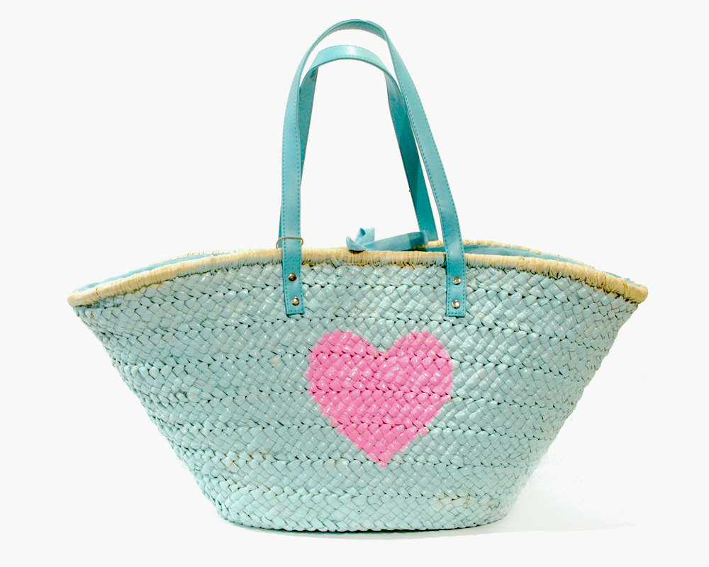 Ibiza_bemalte_korb_Strandtasche_hellblau_mit_herz_1