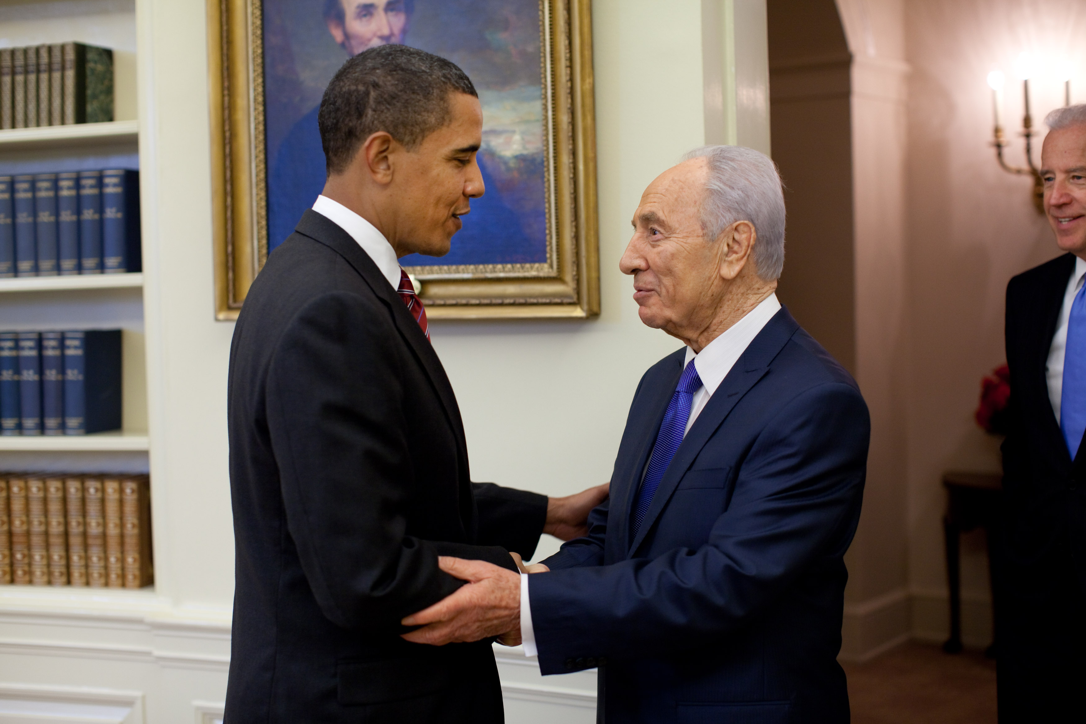 President Barack Obama welcomes Israeli President Shimon Peres in the Oval Office Tuesday, May 5, 2009. At right is Vice President Joe Biden. Official White House Photo by Pete Souza