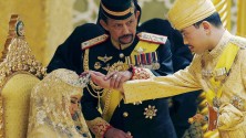 سلطان بروناي يهدي عروسه حفل زفاف أسطوري