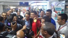لحظة وصول البطل محمد ربيعي إلى مطار محمد الخامس