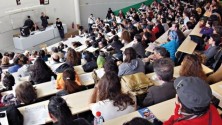 طلبة مغاربة يتفاجؤون بتخفيض عدد منح الاستحقاق المتعلقة بالمدارس العليا للمهندسين الفرنسية