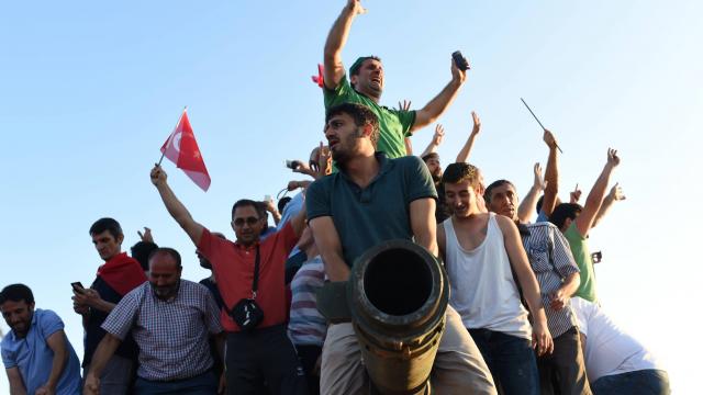 direct-tentative-de-coup-detat-en-turquie-au-moins-60-morts