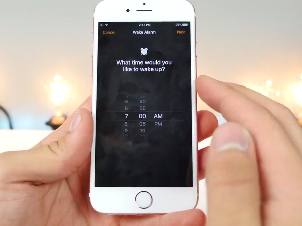 7-the-alarm-clock-has-been-redesigned-it-now-comes-in-a-dark-theme-and-can-remind-you-when-to-go-to-bed
