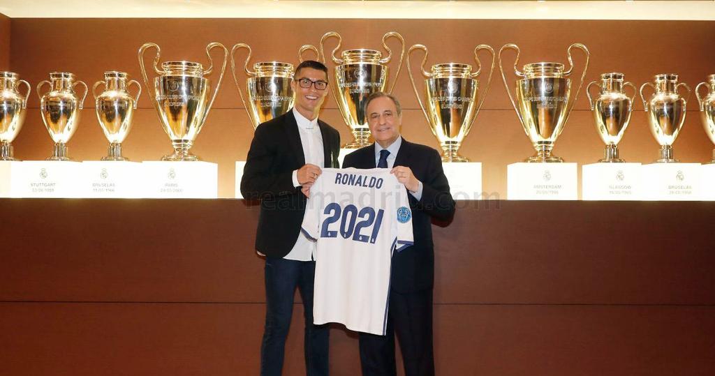 ¿Cuánto mide Cristiano Ronaldo? - Altura y peso - Real height - Página 2 Real-madrid-cristiano-ronaldo-prolonge-et-parle-d-un-contrat-jusqu-en-2026-cristiano-ronaldo-2021160382