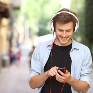 الإستماع إلى الموسيقى