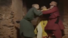 عندما كان والدك ”كيصلخك قدام الناس”، كنت تقوم بهذه الأمور المضحكة لتفادي الإحراج